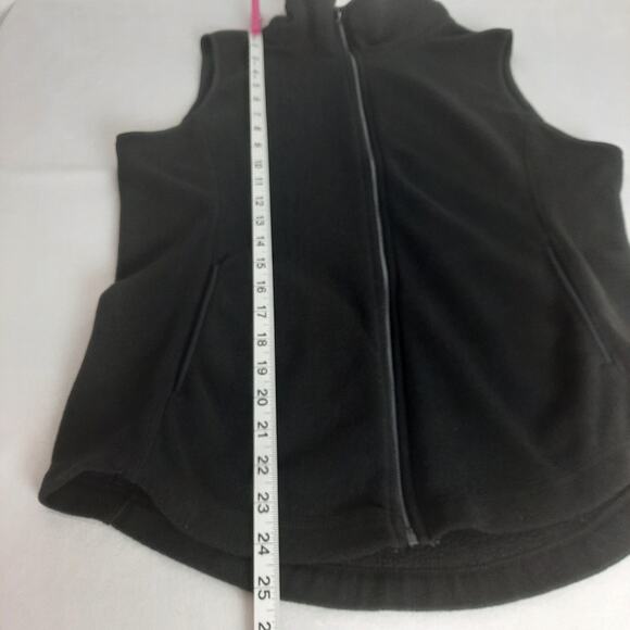 Old Navy Fleece Vest with Two Side Pockets, Black, Soft, Outdoors - Picture 3 of 4